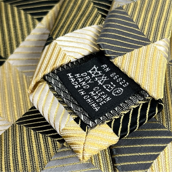 Harve Bernard by Bernard Holtzman Silk Tie - Picture 4 of 8